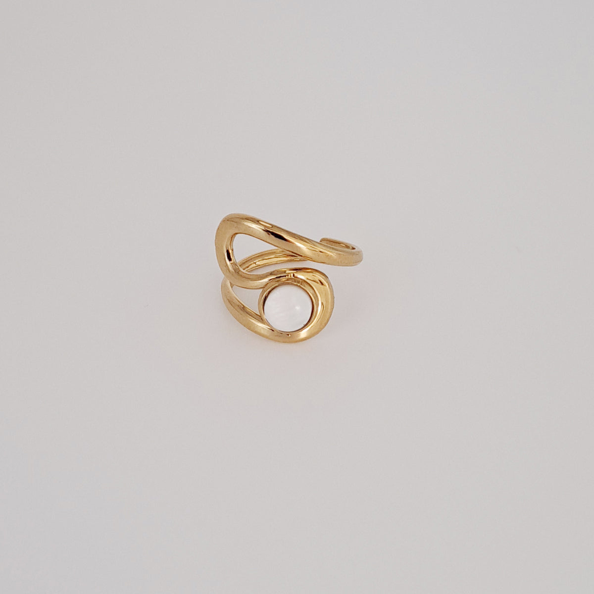 Anel Ajustável Dourado em Forma de Serpente com Pérola