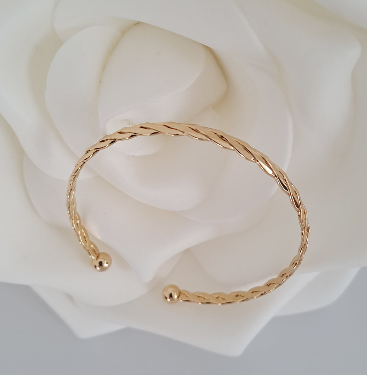 Bracelete, Aberta, em Forma de Trança Banhada a Ouro 18k
