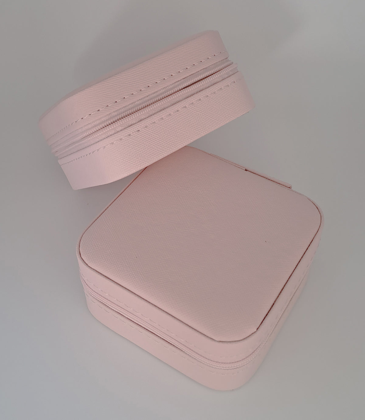 Guarda-Joias em Formato Mini com Vários Compartimentos