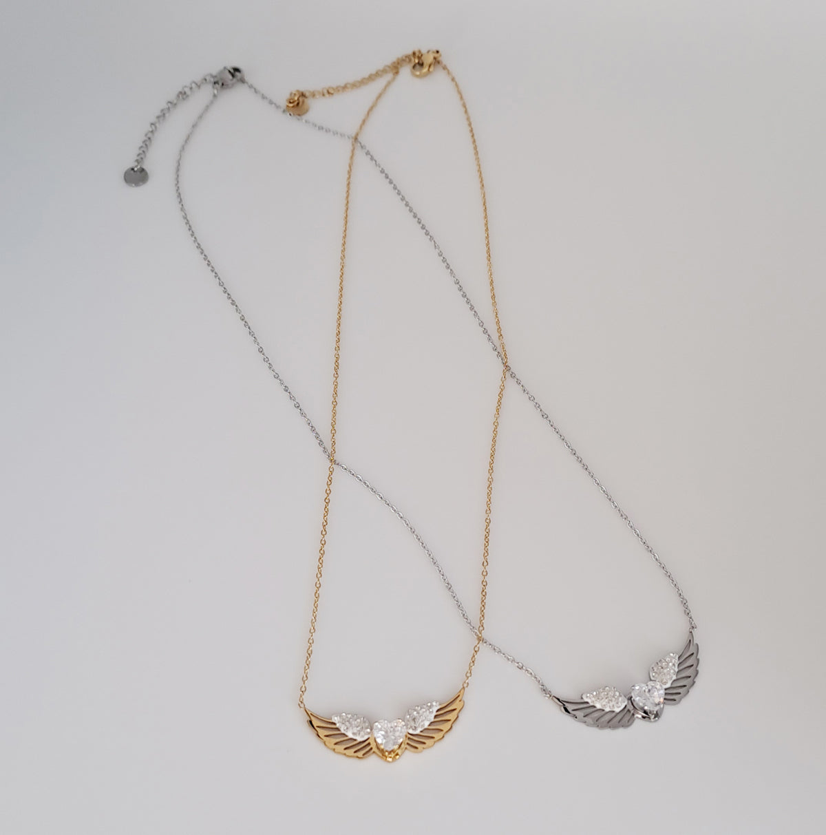 Colar de Malha fina com Adorno em Forma de Asas com Zircónias