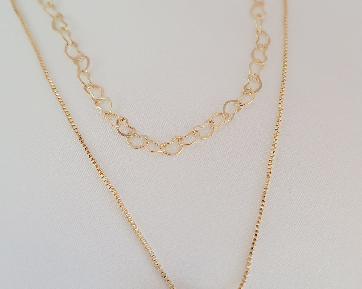 Colar Duplo Banhado a Ouro 18k com Elos de Corações e Zircónia Cristal em Forma de Coração