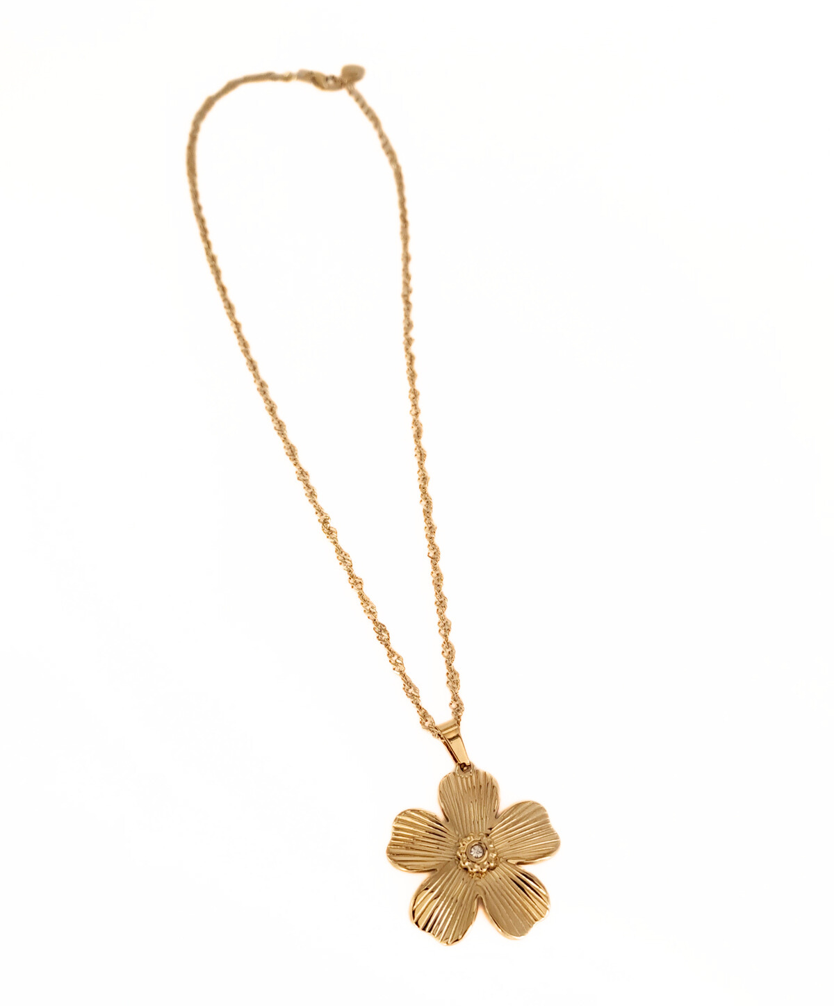 Colar de Malha Fina Entrelaçado em Dourado com Pingente em Forma de Trevo com Zircónia