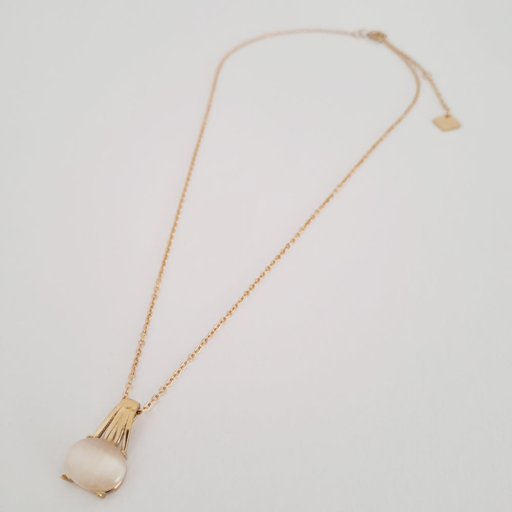 Colar com Pingente em Pérola Bege