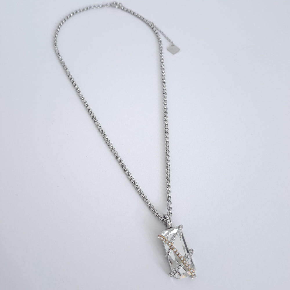 Colar com Zircónias em Fio Entrelaçado