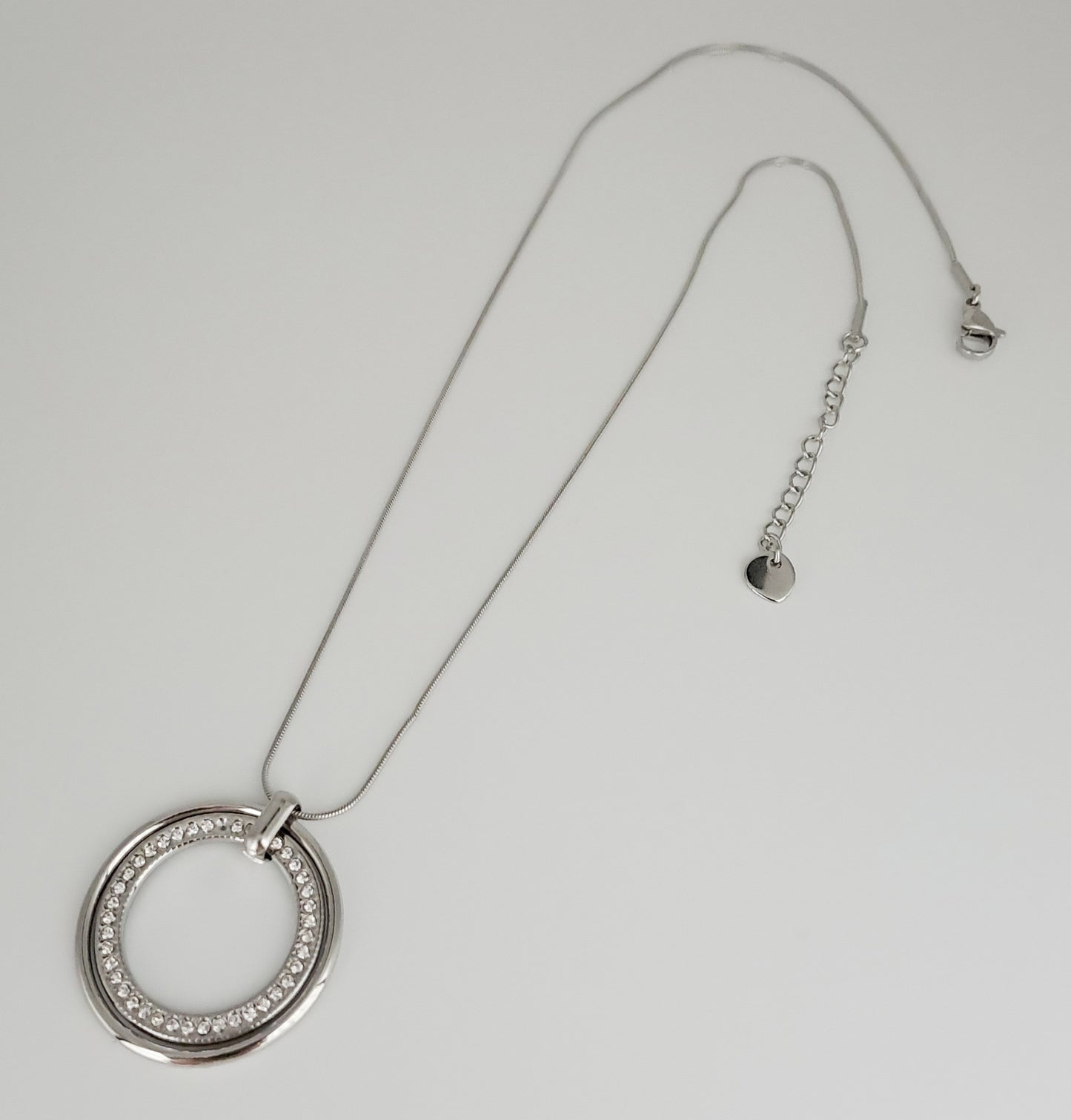 Colar com Dois Pingentes Redondos em Forma de Argola