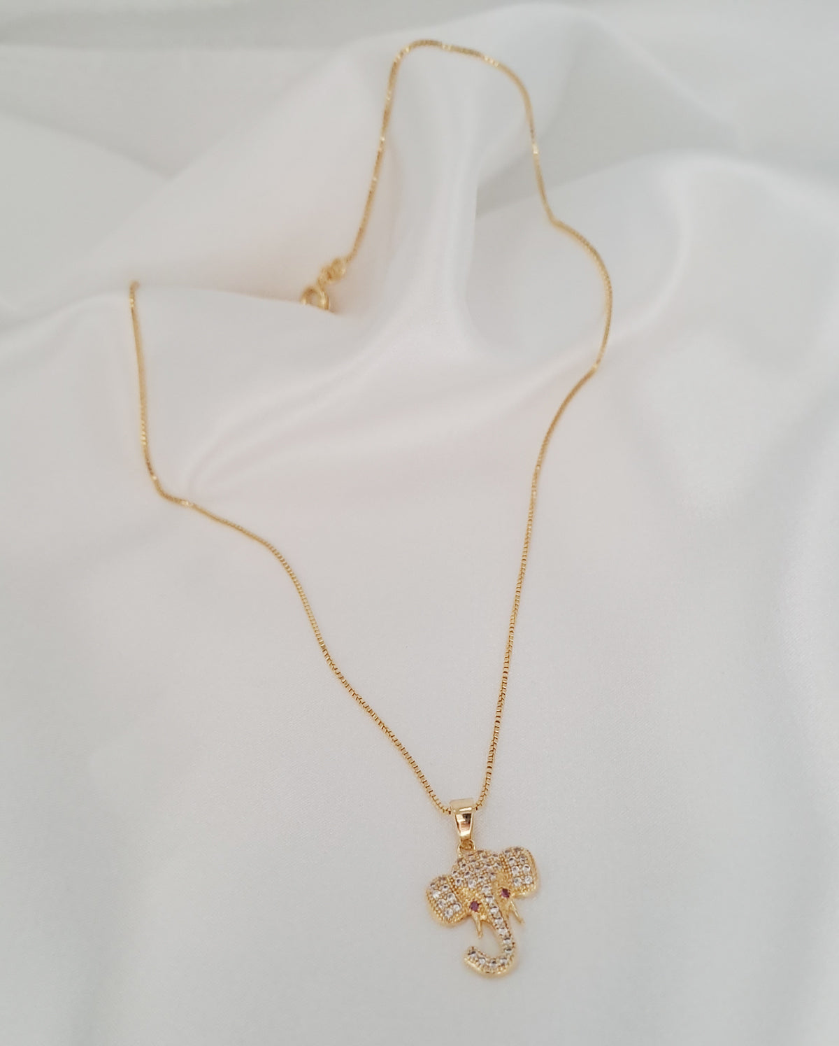 Colar Banhado a Ouro 18k com Pingente em Forma de Elefante