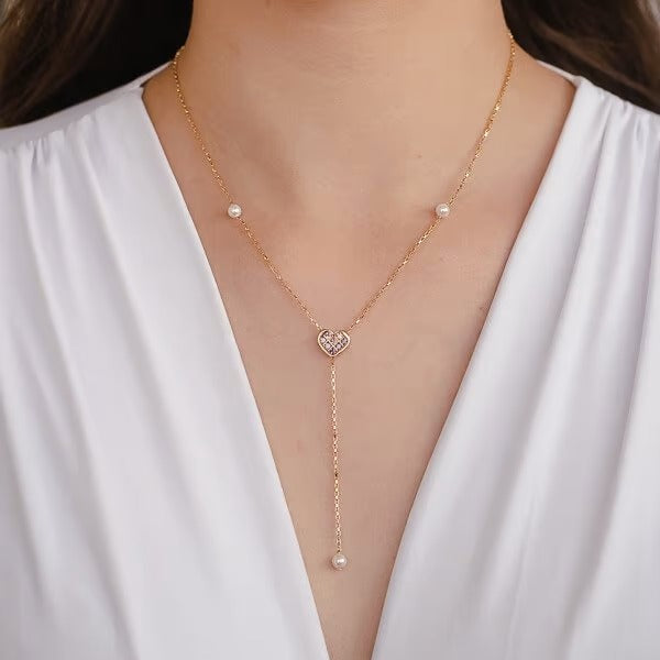 Colar Banhado a Ouro 18k com Coração de Cristais e Pérolas na Corrente