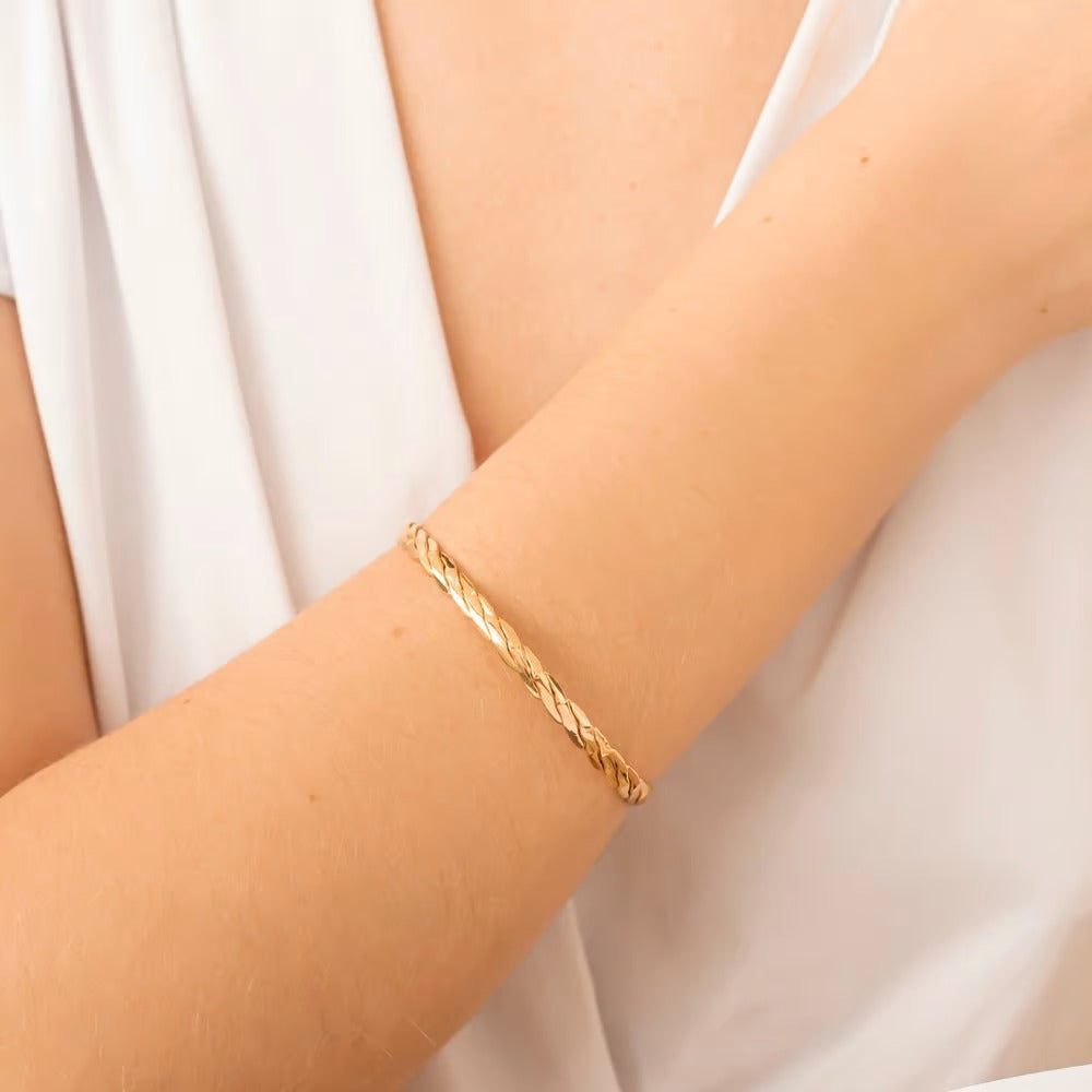 Bracelete, Aberta, em Forma de Trança Banhada a Ouro 18k