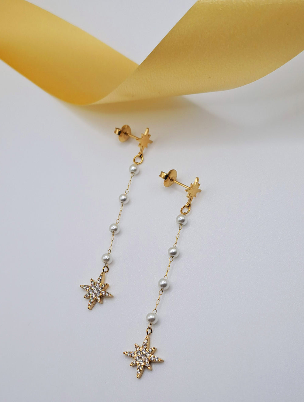 Brincos com Pérolas e Pingente em Forma de Estrela