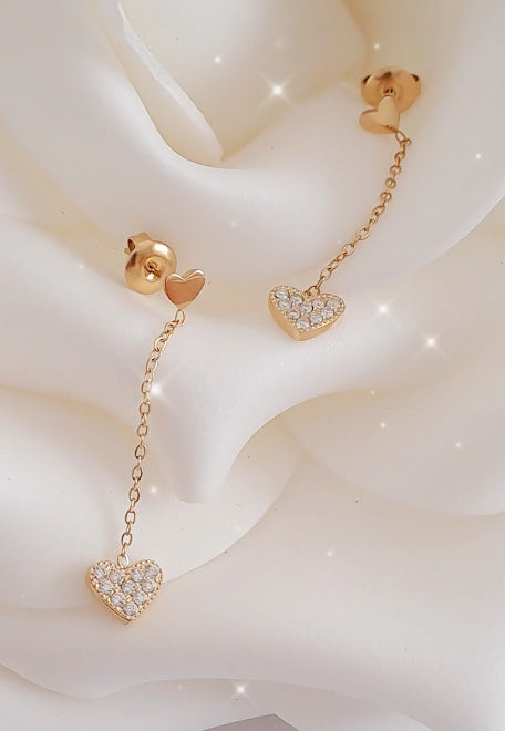 Brincos com Pingente em Forma de Coração com Zircónias