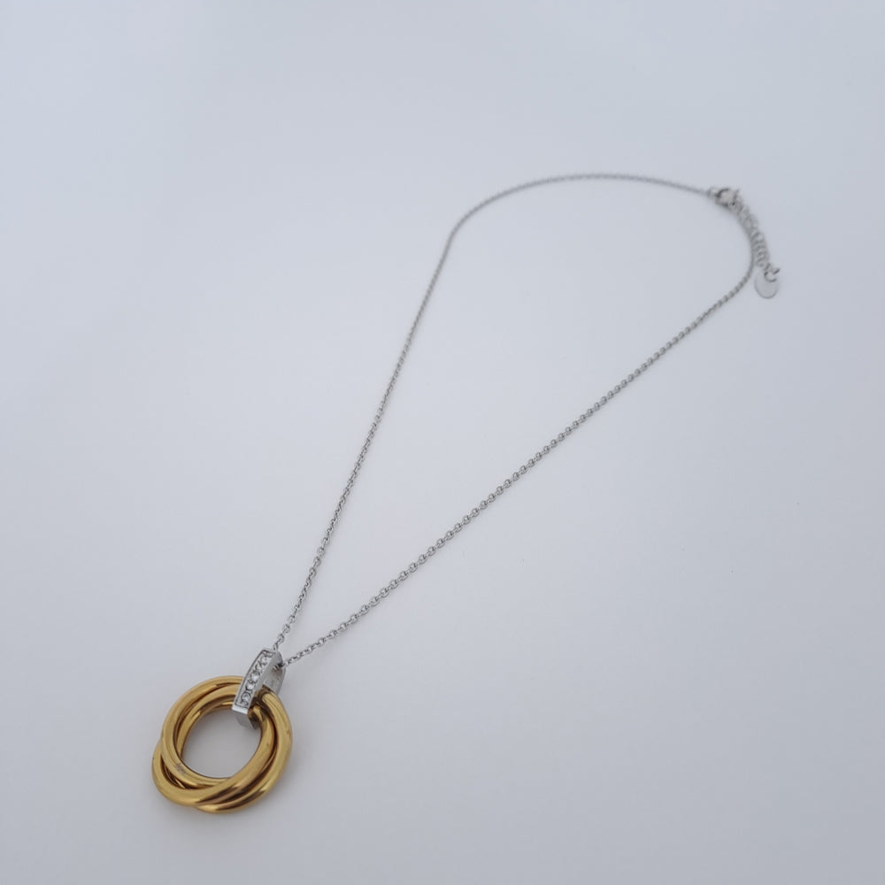 Colar com Três Argolas Douradas